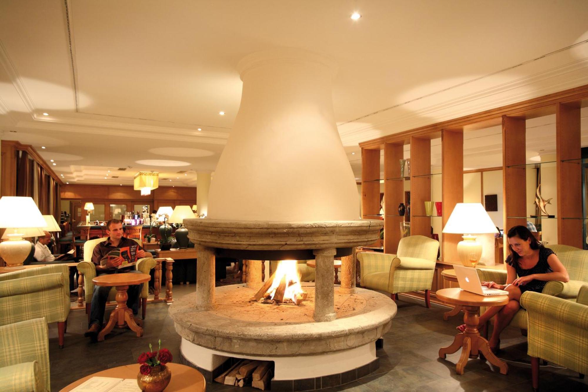 Parkhotel Bad Schallerbach Bagian luar foto