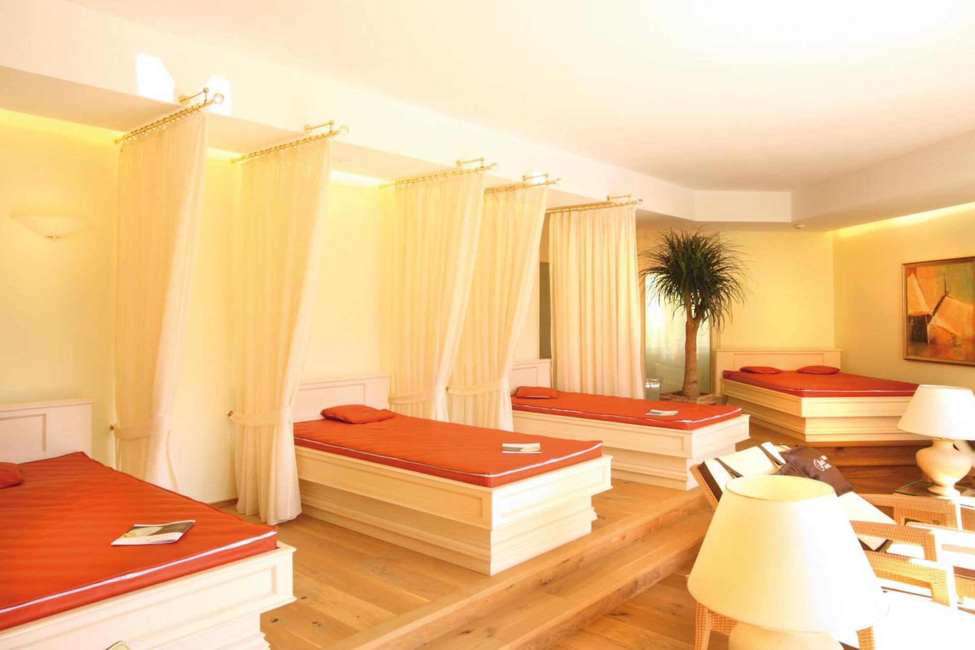 Parkhotel Bad Schallerbach Bagian luar foto