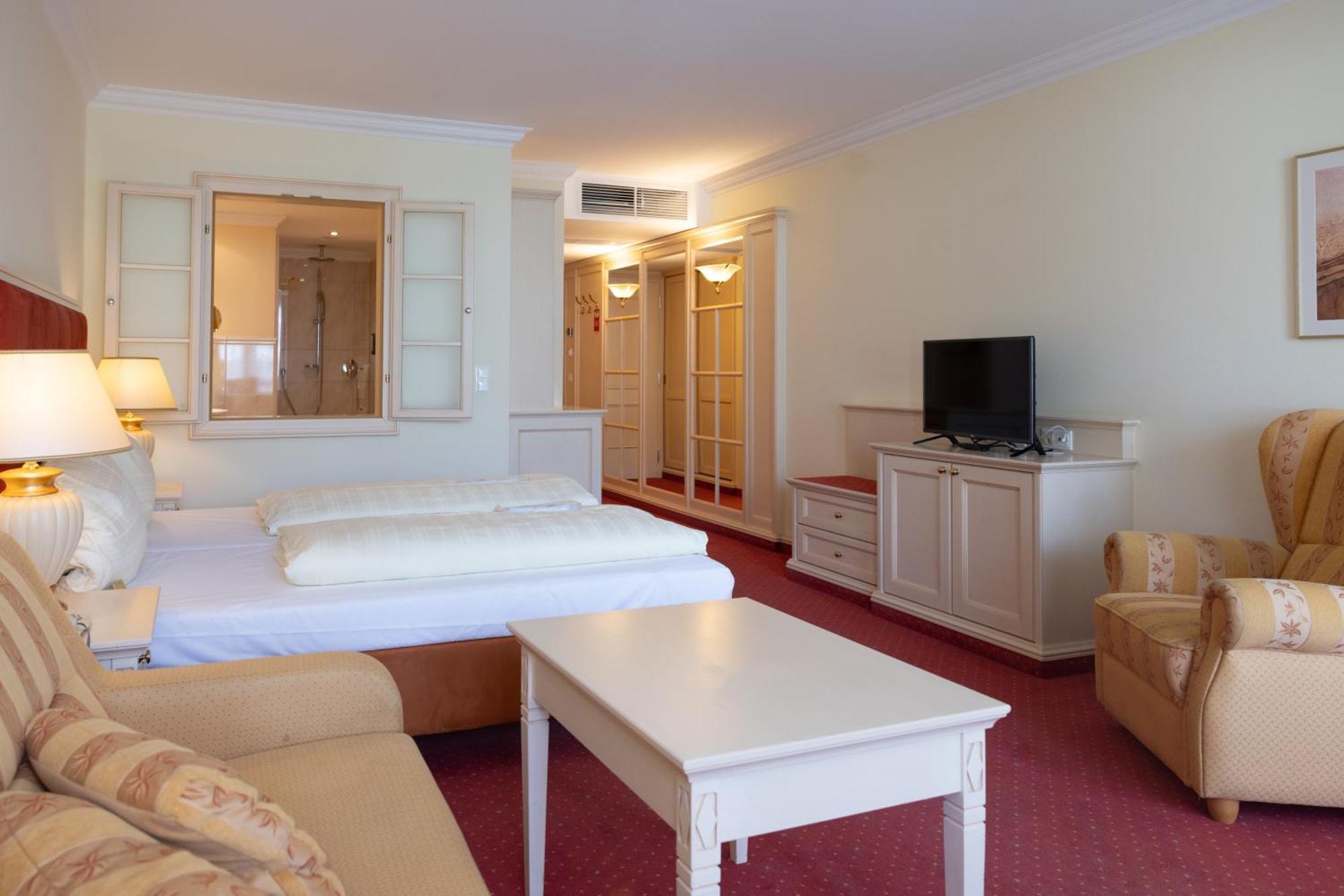 Parkhotel Bad Schallerbach Bagian luar foto
