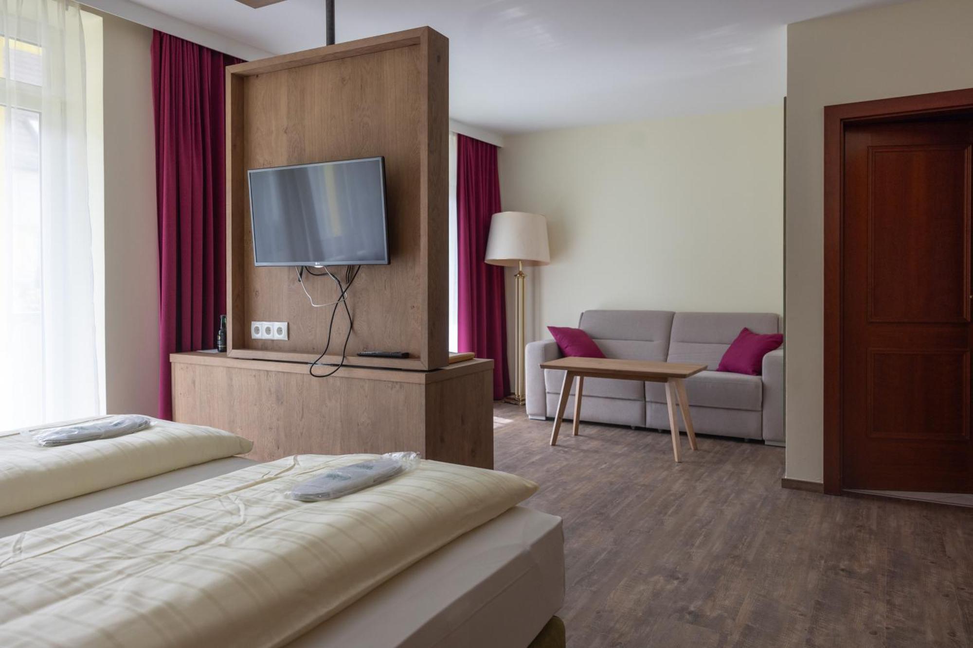 Parkhotel Bad Schallerbach Bagian luar foto