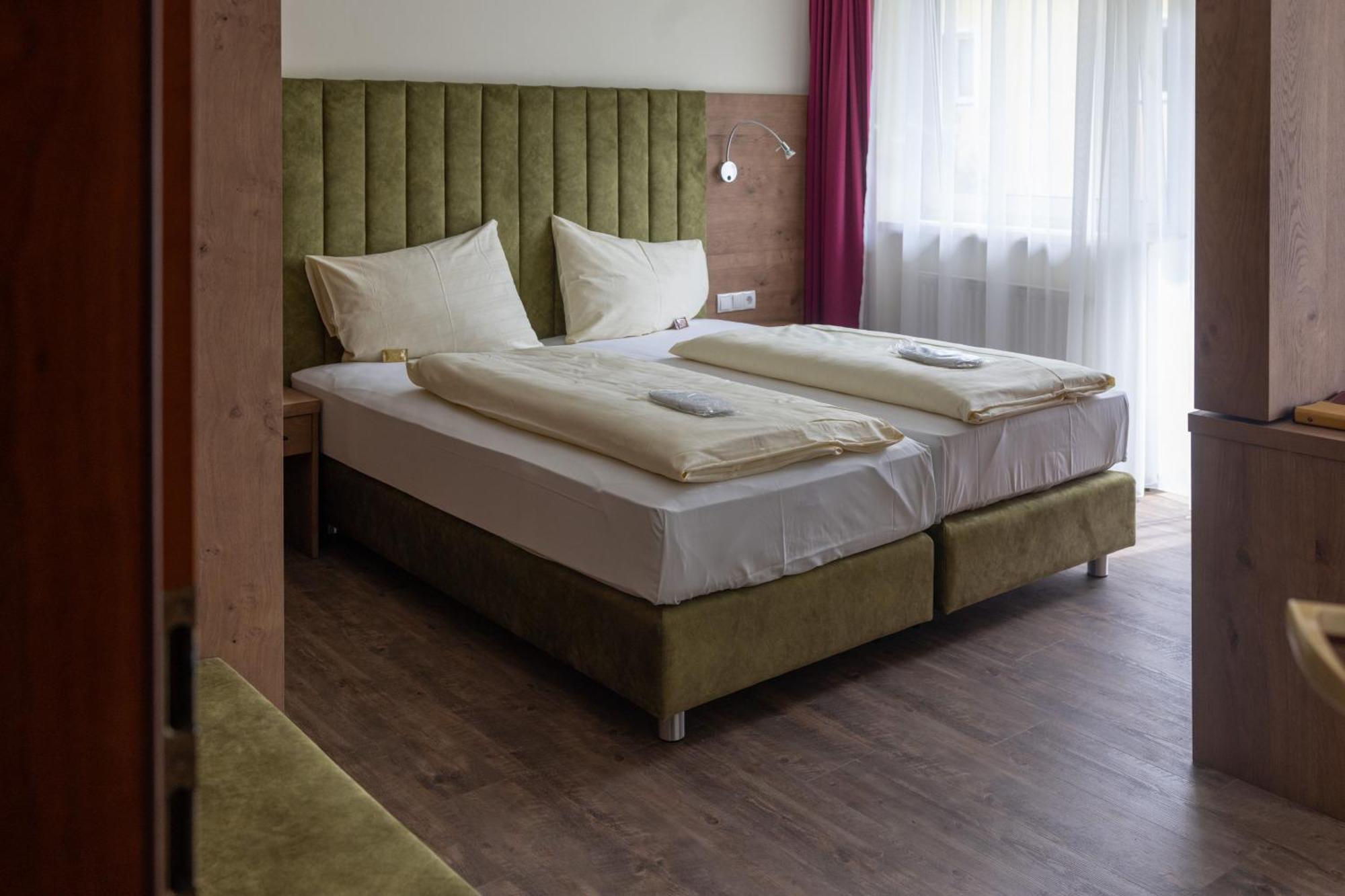 Parkhotel Bad Schallerbach Bagian luar foto