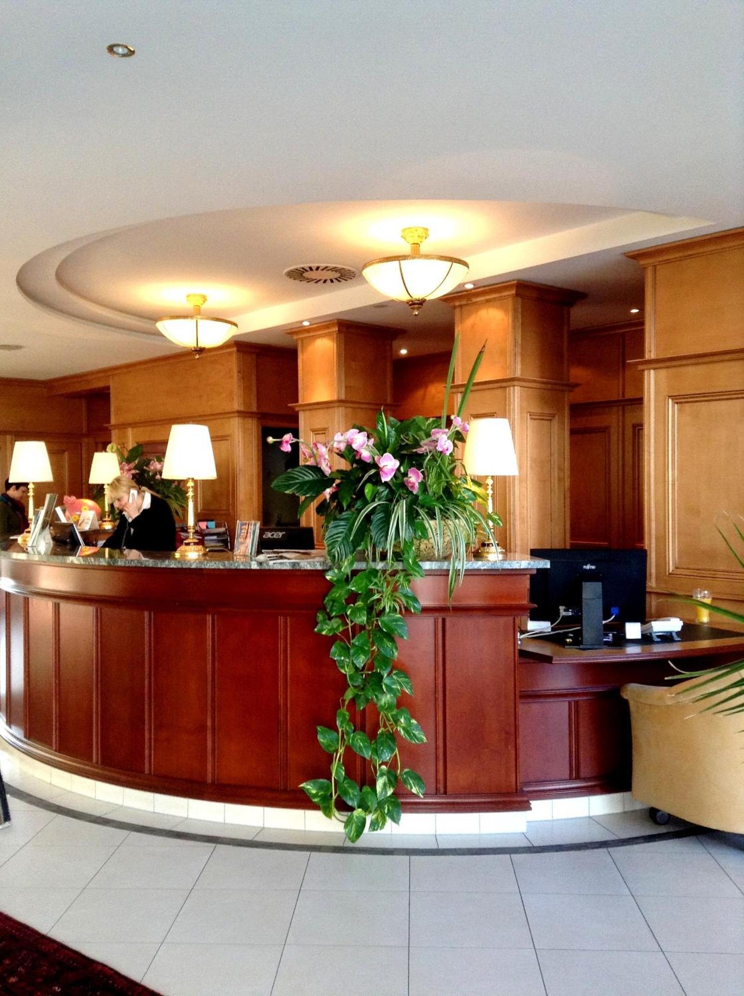 Parkhotel Bad Schallerbach Bagian luar foto