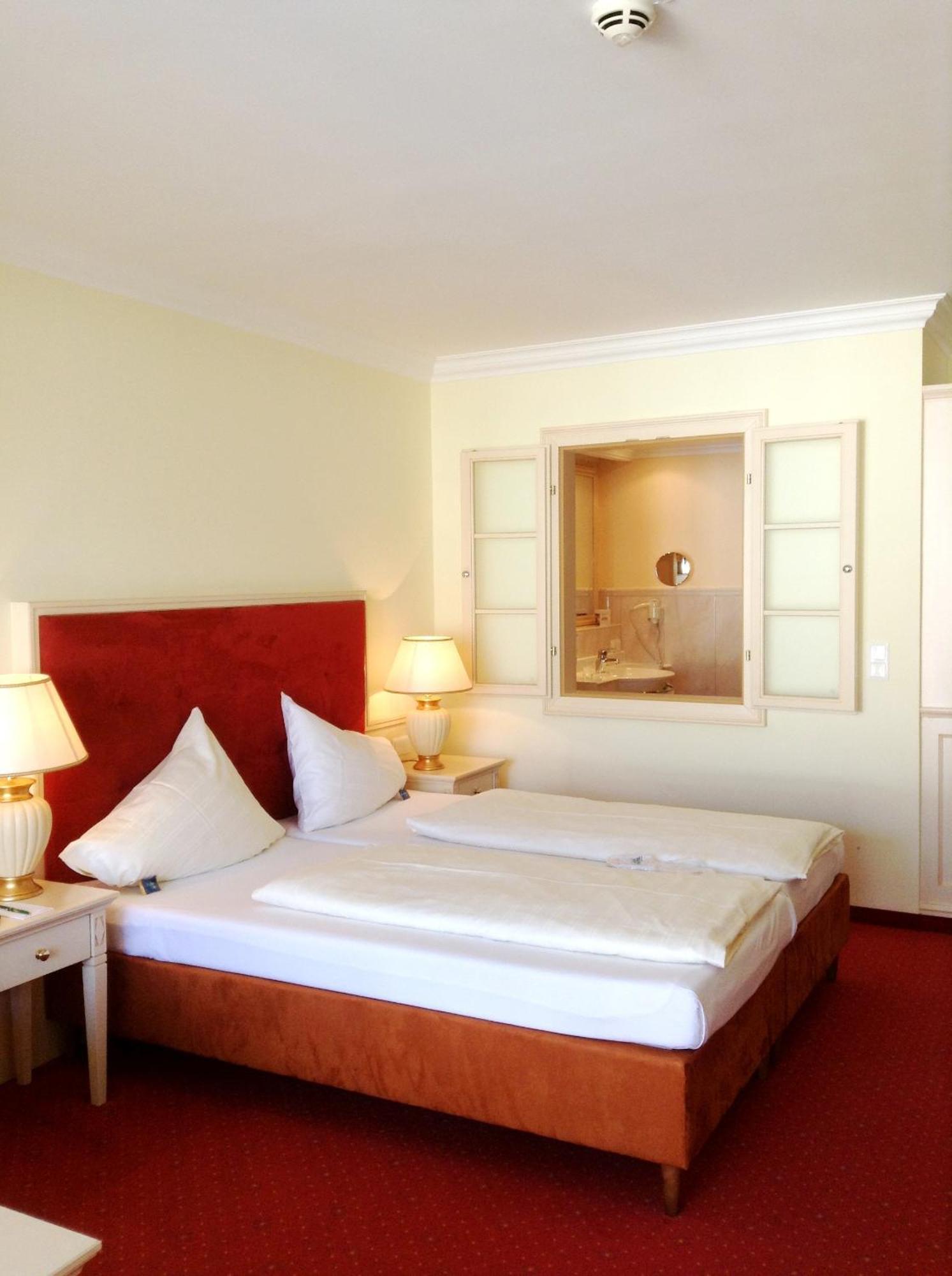 Parkhotel Bad Schallerbach Bagian luar foto