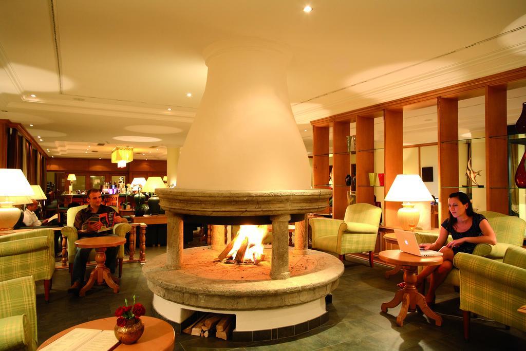 Parkhotel Bad Schallerbach Bagian luar foto