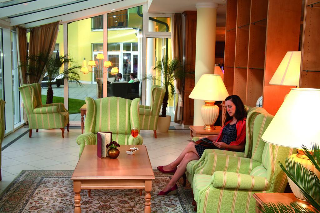 Parkhotel Bad Schallerbach Bagian luar foto