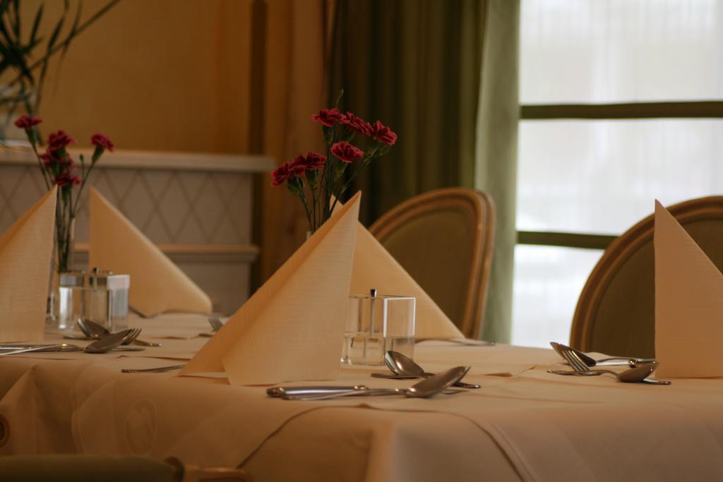 Parkhotel Bad Schallerbach Bagian luar foto