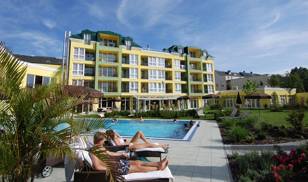 Parkhotel Bad Schallerbach Bagian luar foto